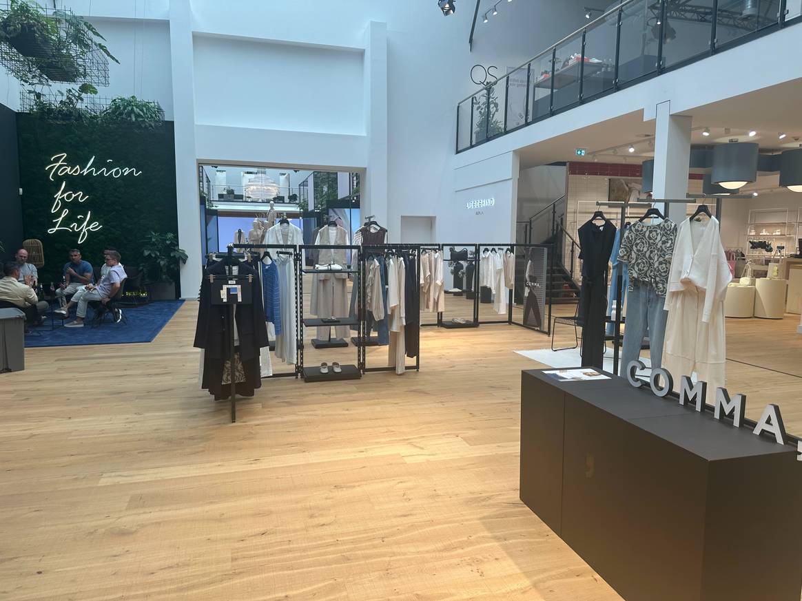 Comma im Showroom von S.Oliver in der Halle 29