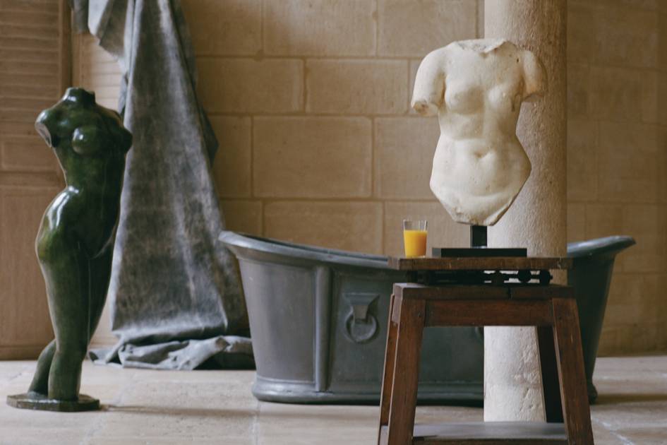 Jacquemus-Ausstellung-im-Coll-ge-des-Bernardins-im-Oktober