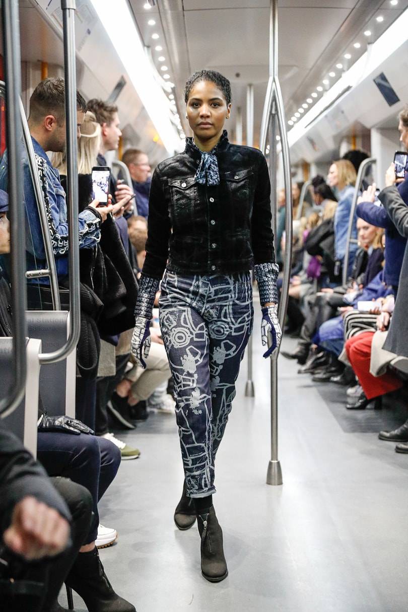 Nietsvermoedende reizigers verrast met G-Star Raw show in Amsterdamse metro