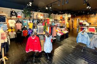 Superdry a ouvert un outlet dans le nouveau centre McArthurGlen Paris-Giverny