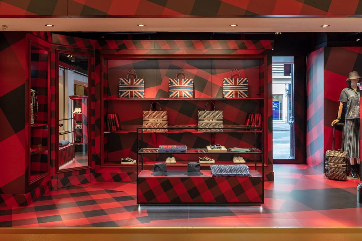 Binnenkijken bij de pop-up winkel van Dior in Harrods
