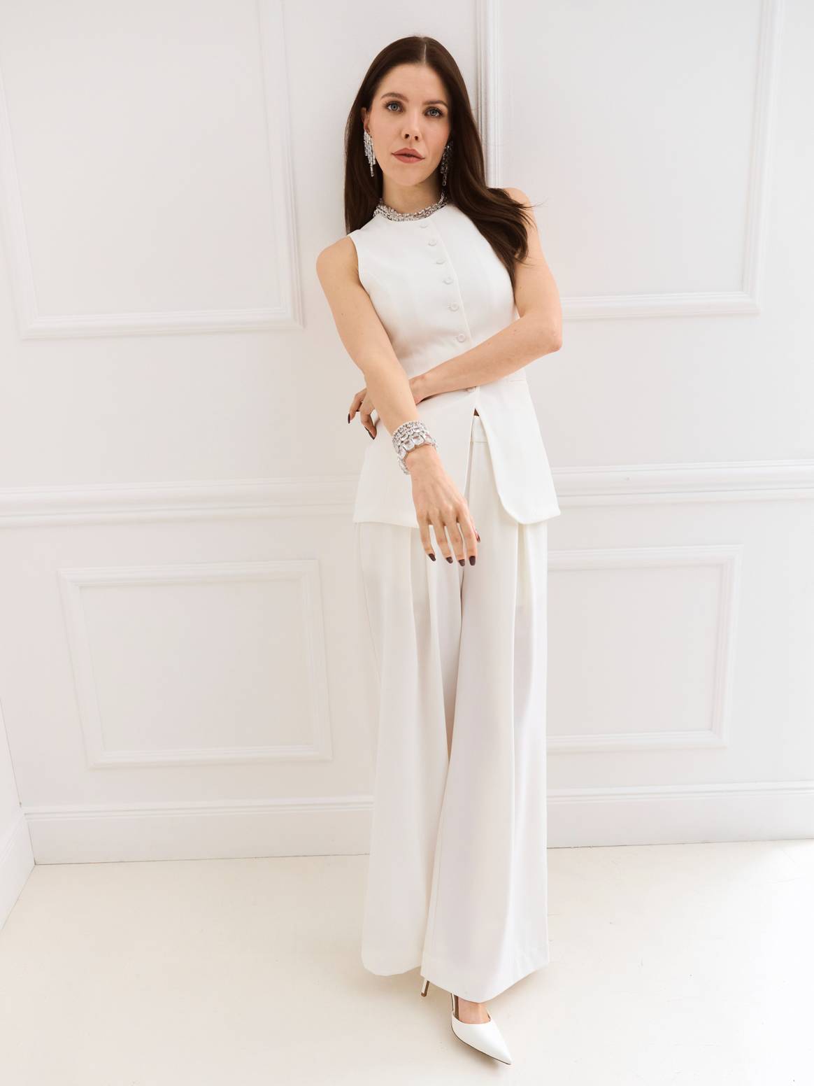 Credits: OMEREI by Victoria Swarovski and ABOUT YOU