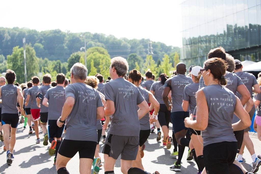 De gezondheid van medewerkers wordt ook geregeld. Dit is beschikbaar op de campus: Fysiotherapeuten, Trainer in de sportschool, Bedrijfsartsen, Programma voor mentale gezondheid een Voedingsadvies.
Credits: Hugo Boss