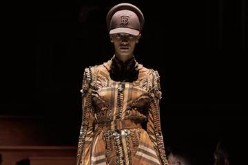 Burberry, ricavi a 2,8 miliardi nel fiscal year