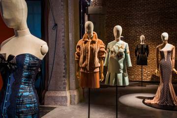 Un recorrido por la moda: del estudio del diseñador a la tienda