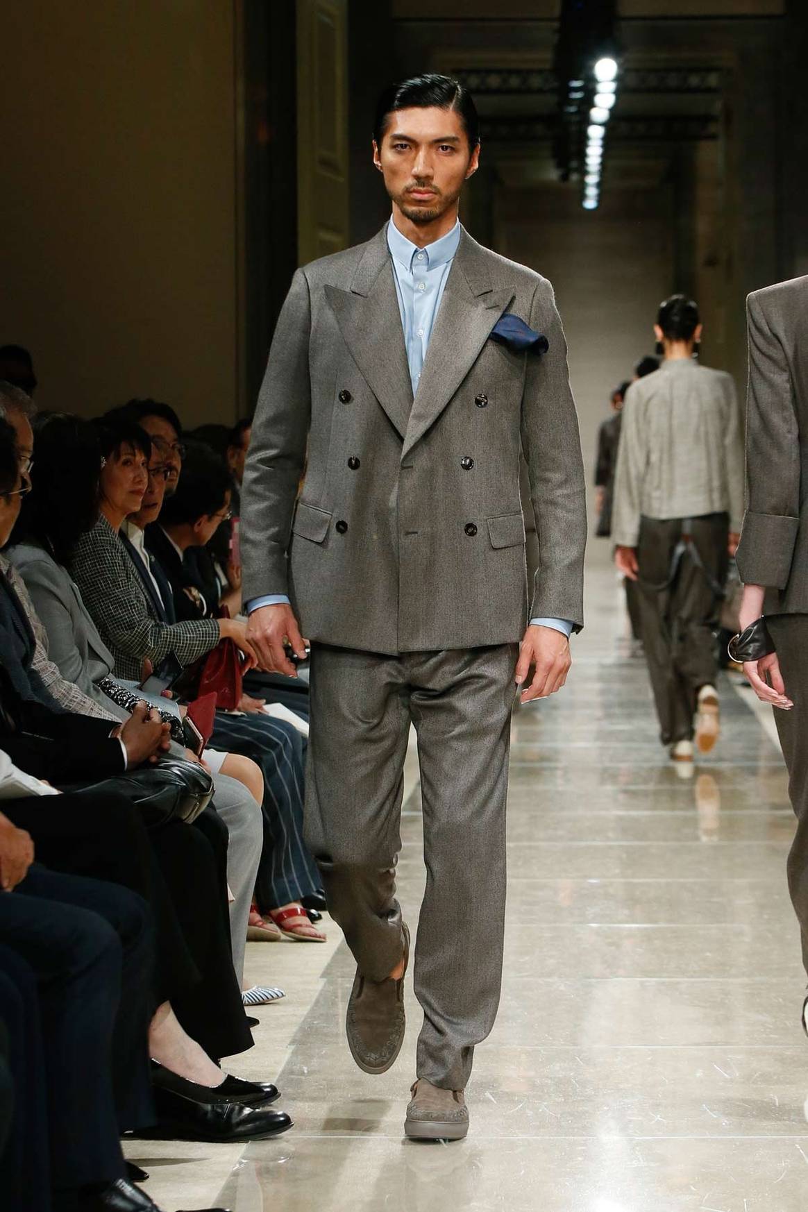 Kijken: Giorgio Armani’s cruise collectie 2020 in Tokyo