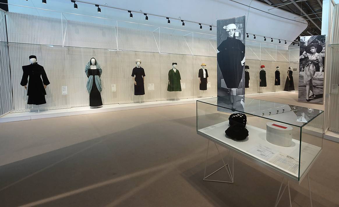 Photo Credits: “Balenciaga. La elegancia del sombrero”, exposición en el Museu del Disseny de Barcelona.