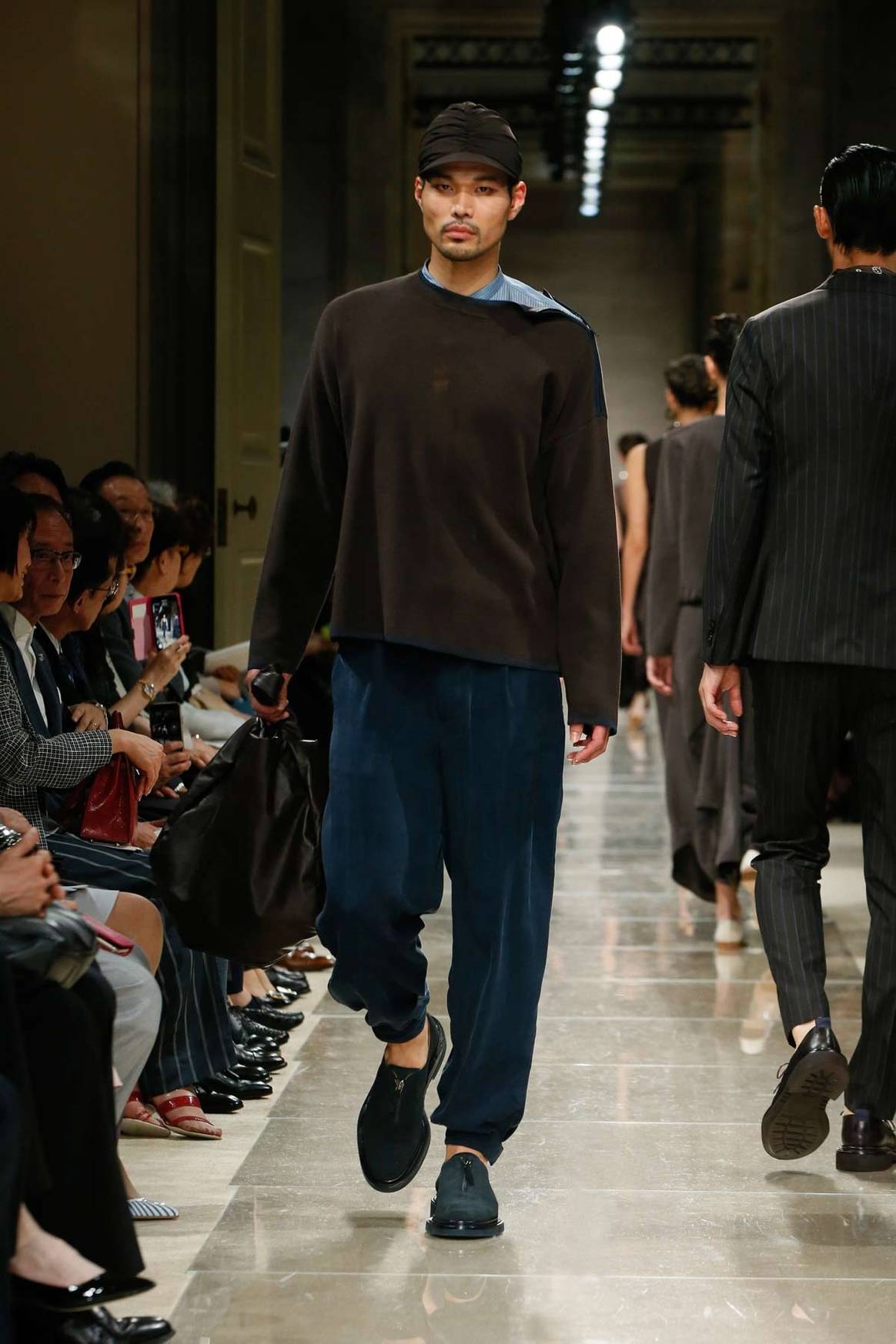 Kijken: Giorgio Armani’s cruise collectie 2020 in Tokyo