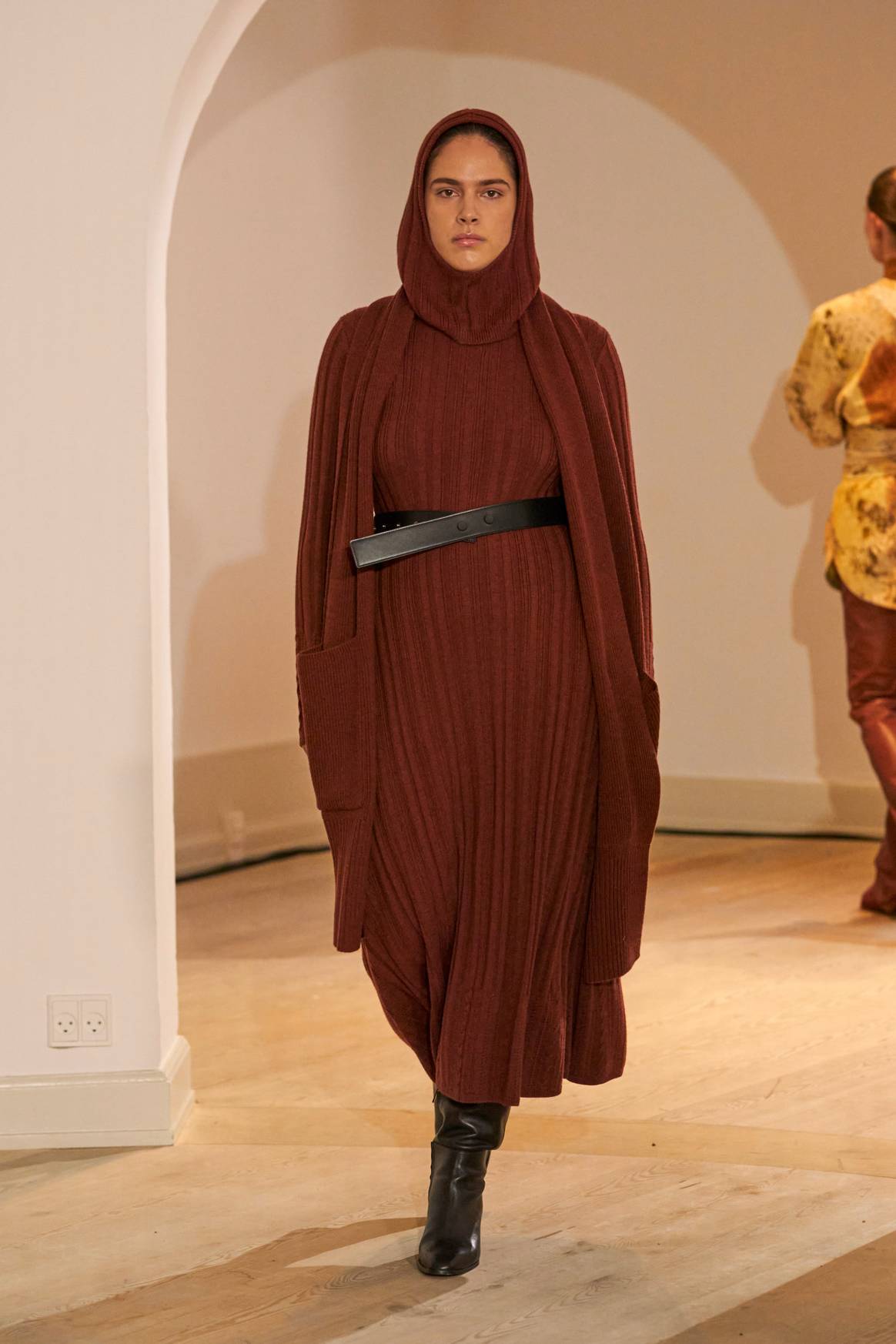 Aeron FW24: look 17
