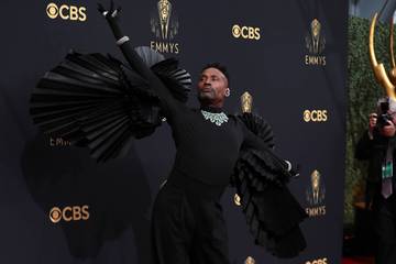 Estrellas de la televisión devolvieron el glamour a la alfombra roja de los Emmys