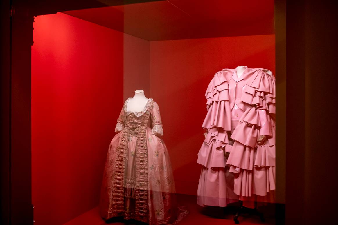 In Beeld: Modemusem Hasselt duikt in eigen collectie voor tentoonstelling ‘Dress.Code’