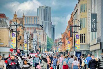 Footfall rises ahead of Christmas yet remains lower than 2023 levels