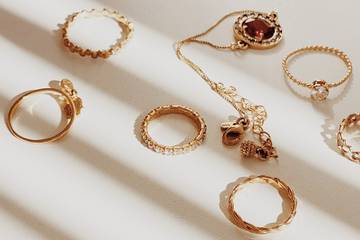 Voorraad gouden accessoires