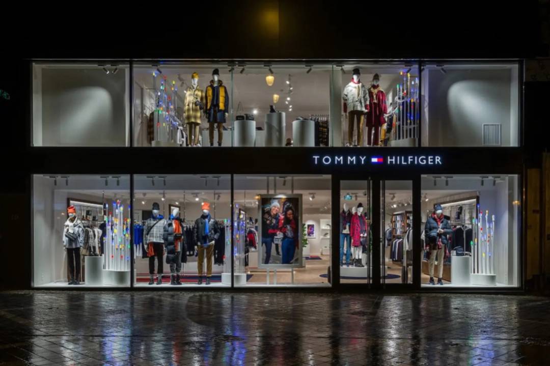 Ein Store der Marke Tommy Hilfiger
