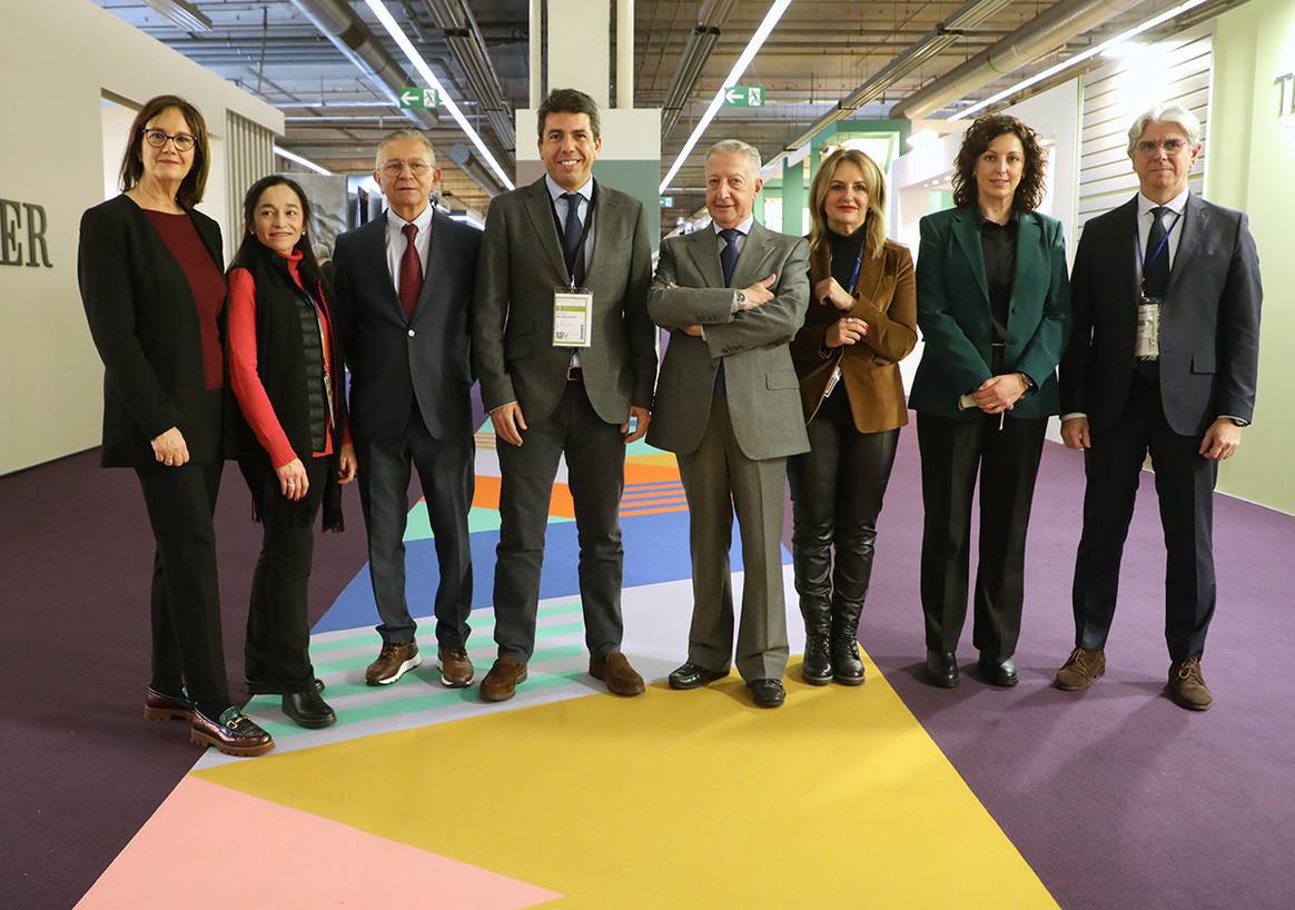 Carlos Mazón, presidente de la Generalitat Valenciana, durante su visita a la feria textil Heimtextil.