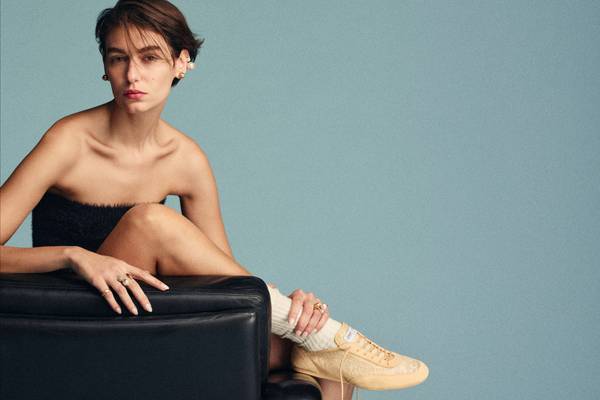 Jimmy Choo presenta le nuove sneaker 'Sunny'