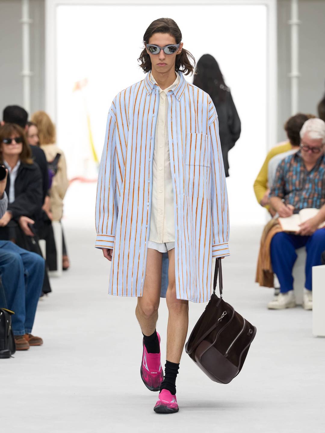 Loewe, sfilata di presentazione delle collezioni donna e uomo per la Primavera/Estate 2027.