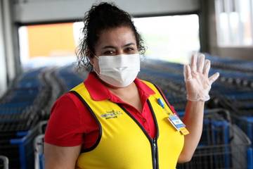 Walmart raises wages