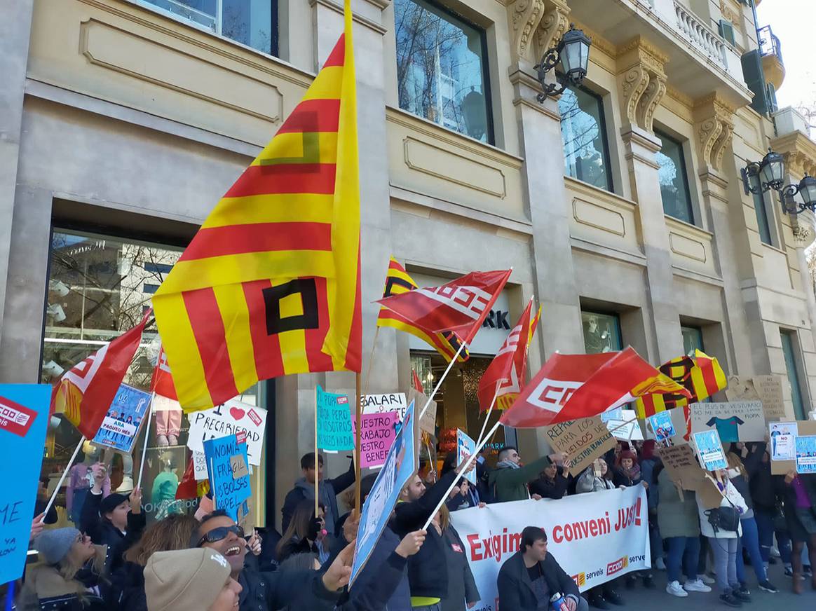 Photo Credits: Concentración de los trabajadores de Primark el 1 de marzo de 2023. Comisiones Obreras.