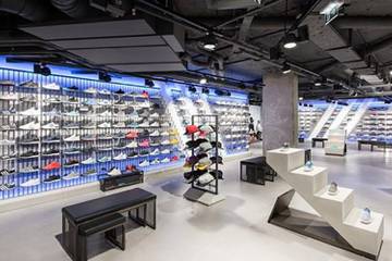 Adidas devoile son magasin aux Champs Elysees