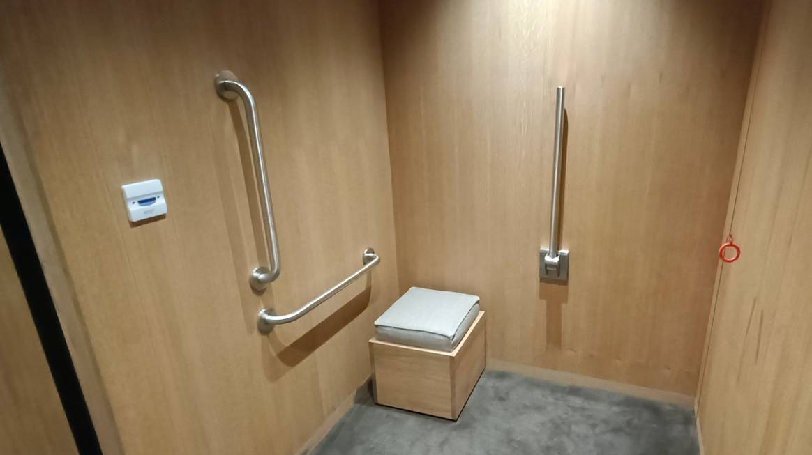 Accessible fitting room in the London Asket store.