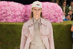 Fashion week: plus coloré et audacieux, le vestiaire de l'homme s'émancipe