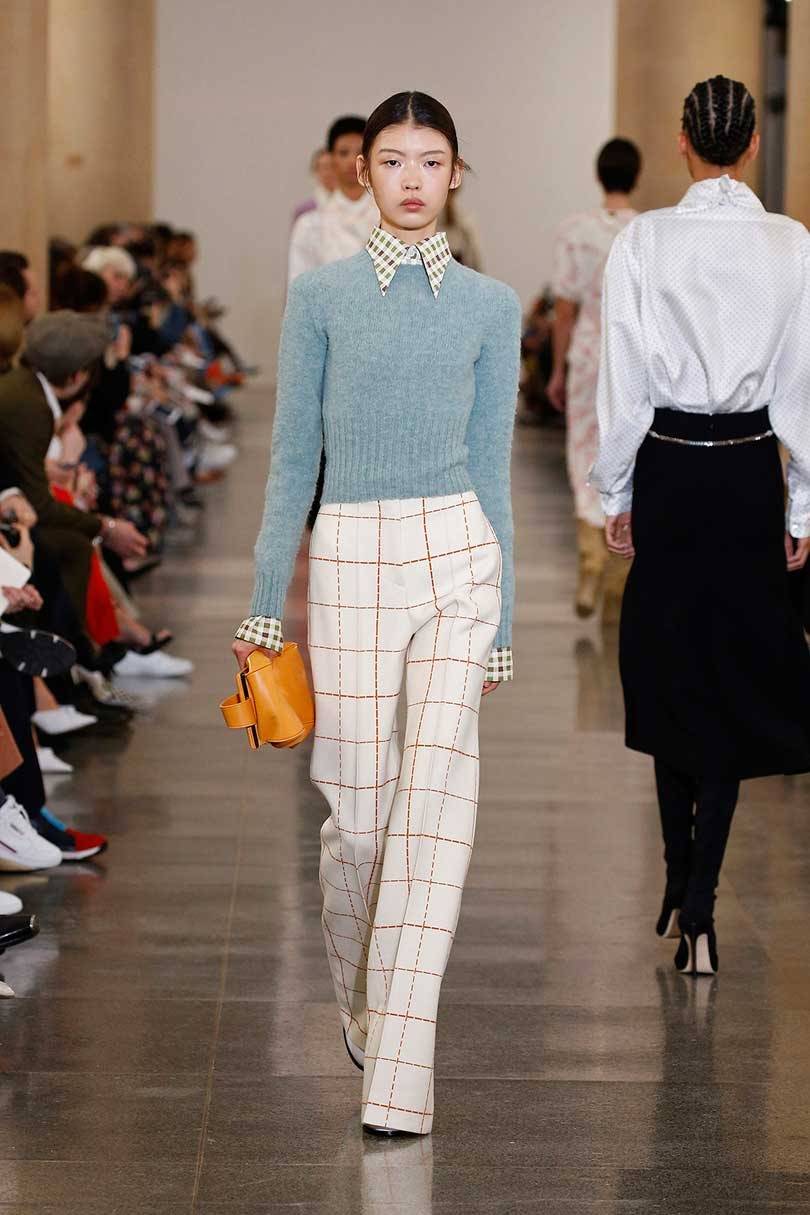 Victoria Beckham goes 'retro' at London Fashion Week show