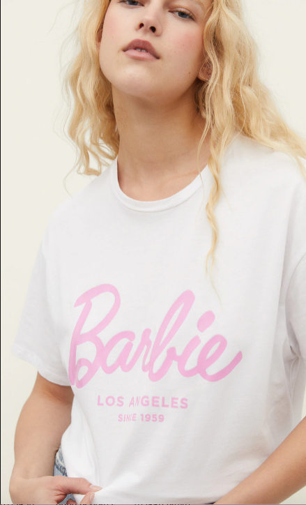 El logo de Barbie no podía faltar en estas piezas.