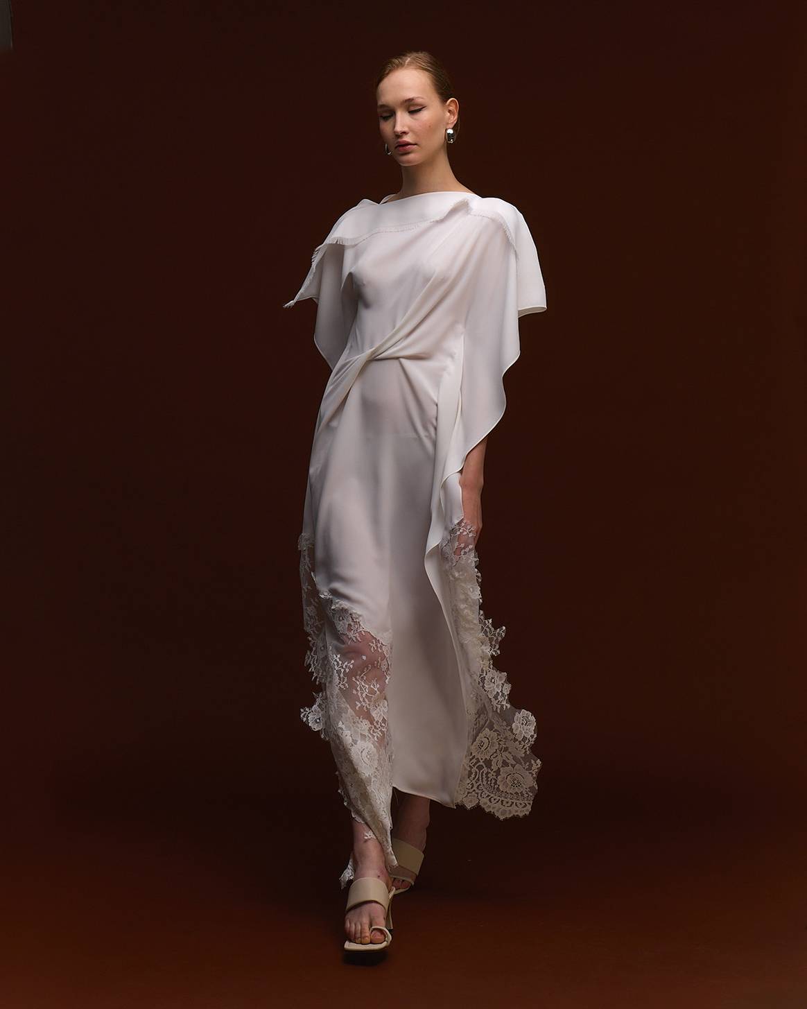 Colección de vestidos de novia “Bridal Capsule Collection” de Moisés Nieto, fotografía de campaña.