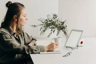 Global sourcing platform BuyHive launches in UK and US