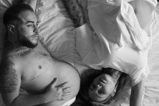 Un modelo trans masculino embarazado incendia las redes de Calvin Klein