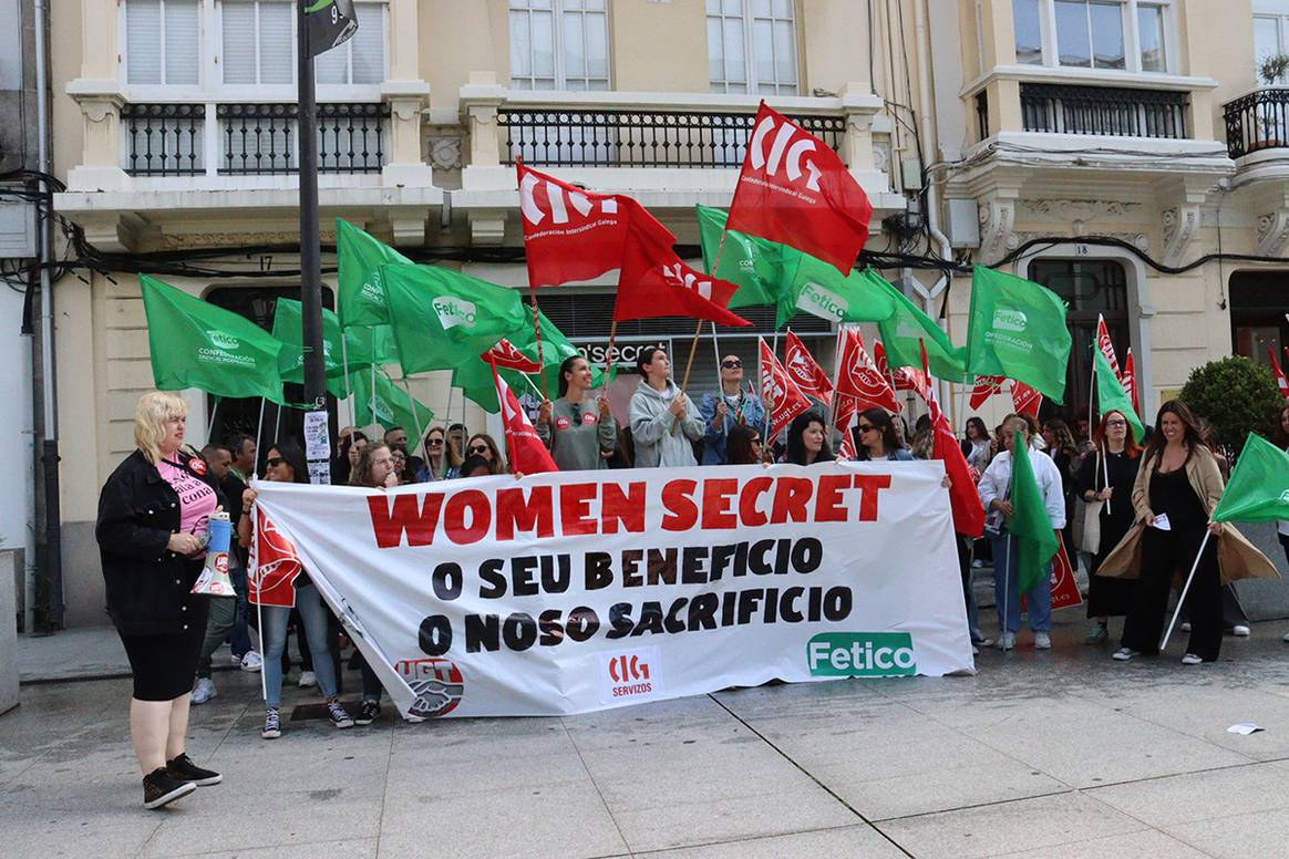 Concentración de las dependientas de Women’secret en La Coruña durante la huelga del 27 de junio de 2024.