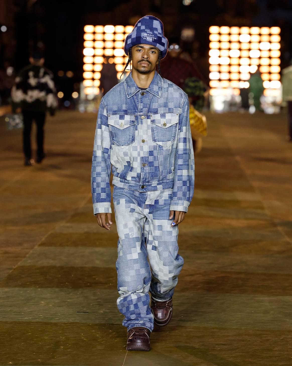 Het debuut van Pharrell Williams voor Louis Vuitton. Beelden via Louis Vuitton