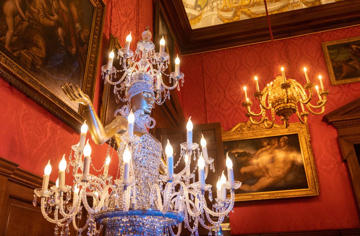 Foto: Historic Royal Palaces; Crown to Couture tentoonstelling