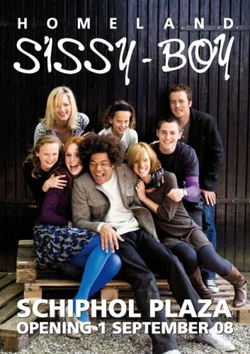Sissy-Boy Homeland op Schiphol Plaza